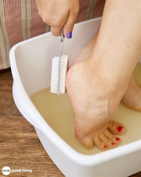 How To Soften Dry Heels With A Listerine And Vinegar Foot Soak · Jillee