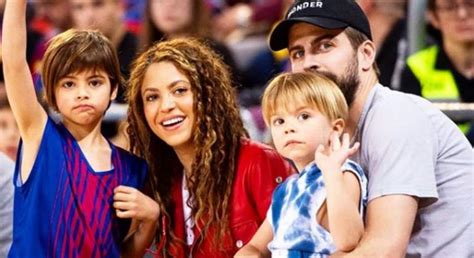 Gerard Piqué Y Shakira Tarde Familiar Con Sus Hijos En El Basket