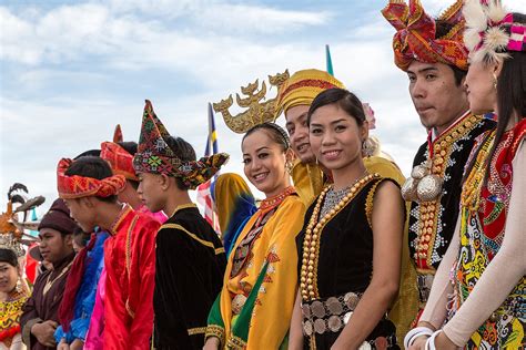 The icon links to further information about a selected division including its population structure (gender, age groups, age distribution, nationality, ethnic group). WikiSabah: From peninsula to Sabah, and happy for the move