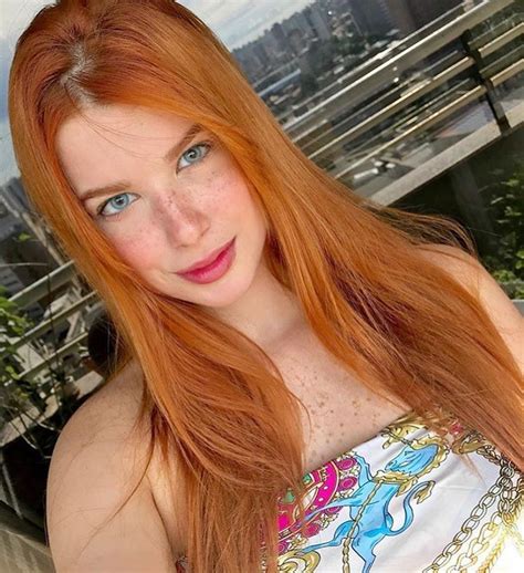 pin by emmy on ruivas perfeitas in 2021 redheads stunning redhead