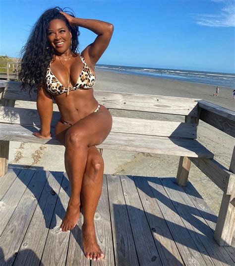 Rhoa Star Kenya Moore Drops Stunning Thirst Trap Snaps In Sexy Red