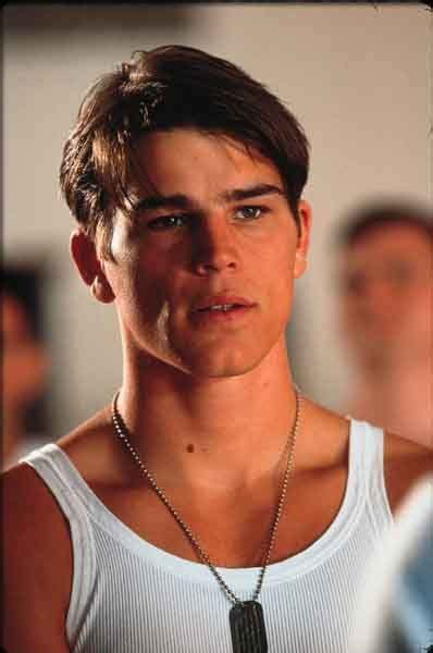 The lifelong friendship between rafe mccawley and danny walker is put to the ultimate test when the two ace fighter pilots become entangled in a love triangle with beautiful naval. 「Josh hartnett pearl harbor」のベストアイデア 25 選｜Pinterest のおすすめ ...