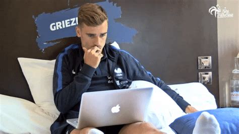 Check out all the awesome antoine griezmann gifs on wifflegif. Antoine Griezmann GIFs - Get the best GIF on GIPHY