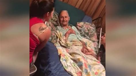 Sick Grandfather Surrounded By Loved Ones Singing To Him Will Move You
