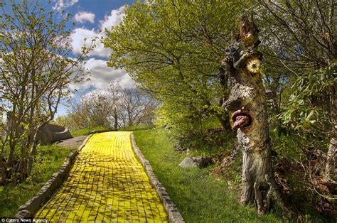 Pictures Of The Abandoned Land Of Oz Theme Park In North Carolina