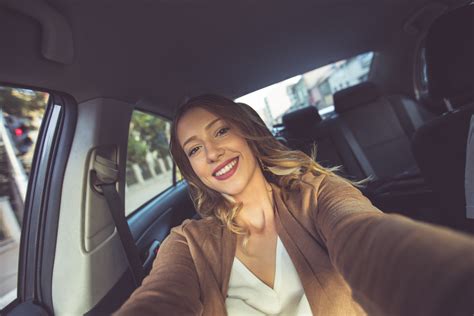 carfie selfie in the car driving hub