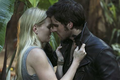 Emma Swan Captain Hook Once Upon A Time Photo 35948224 Fanpop