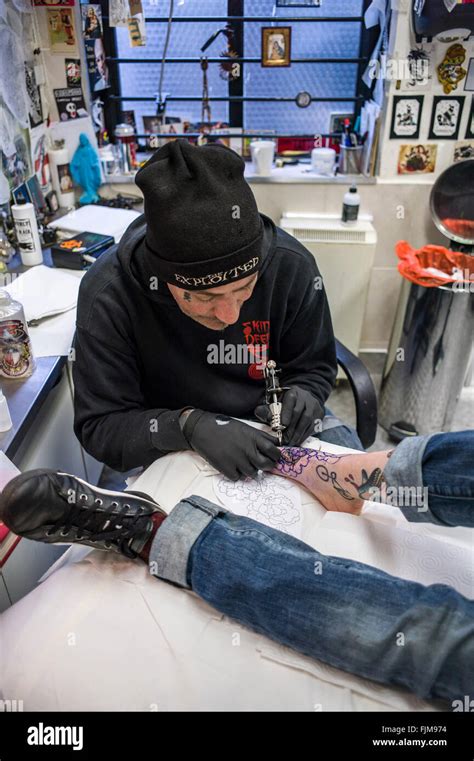 A Tattoo Artist At Work Stock Photo Alamy