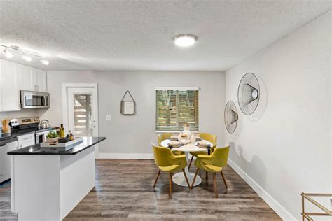 2 Bed 2 Bath 1200 Sq Ft Onyx Sapphire Winter Park Apartments