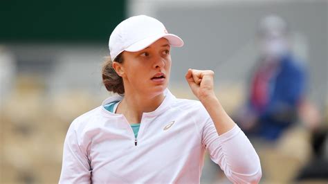 Poland's iga swiatek celebrates with the suzanne lenglen trophy after beating sofia kenin in the french. Tennis news, French Open 2020, Iga Swiatek vs Sofia Kenin, records, results, history, scores
