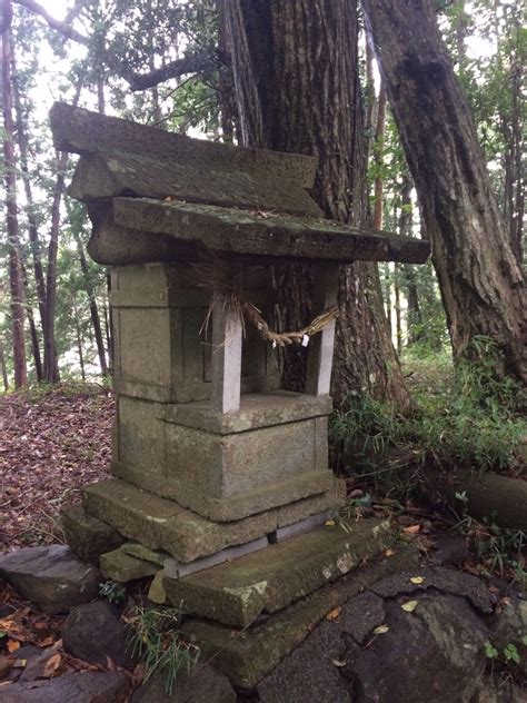 Small Shrine In Izunokuni Japanese Shrine Shinto Shrine Land Art