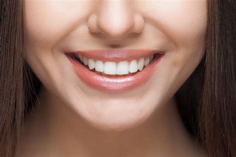 Attain A Beautiful And Attractive Smile With Teeth Whitening Process