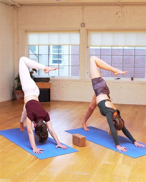 This 10 Minute Wake Up Yoga Flow Is The Perfect Start To Your Morning