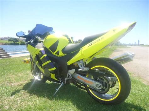 2020 popular 1 trends in automobiles & motorcycles, home & garden, toys & hobbies with honda cbr 600 yellow and 1. Custom Yellow & Black (With images) | Black bird, Fuel ...