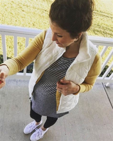 real mom style outfit ideas from instagram momma in flip flops outfits with striped shirts