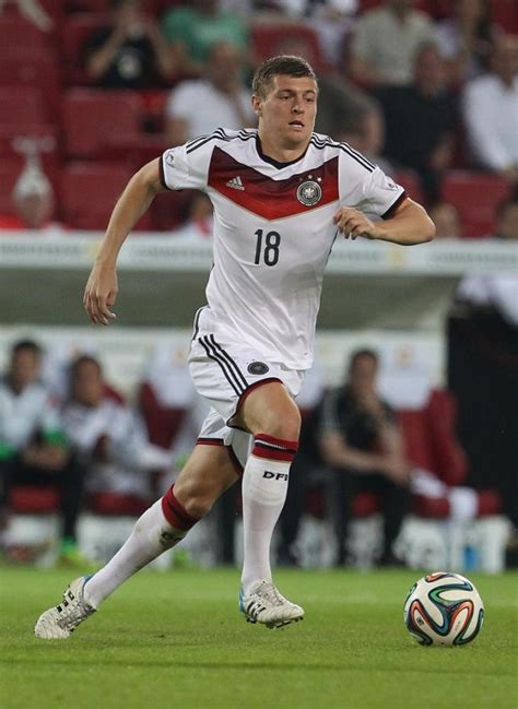 Offizielle facebook seite von toni kroos, fußballer bei real madrid und in der deutschen. Toni Kroos 'has spoken to Louis van Gaal about Manchester ...
