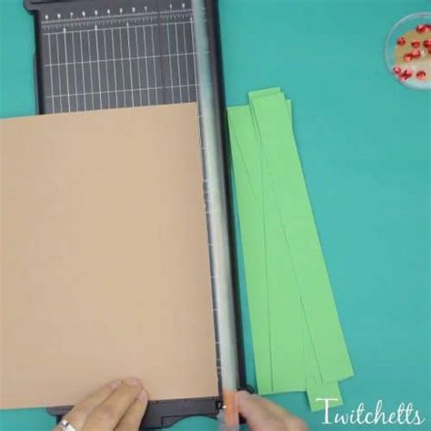 How To Make A Fun 3d Paper Christmas Tree Craft Twitchetts