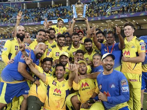 ipl 2021 final csk vs kkr chennai super kings players celebrate with trophy after winning ipl