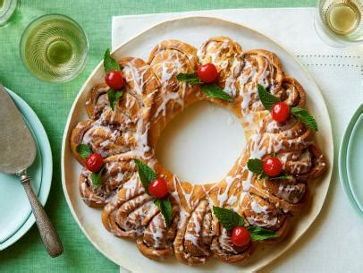 See more ideas about trisha yearwood recipes, food network recipes, trisha's southern kitchen. Pigs in a Wreath Recipe | Trisha Yearwood | Food Network