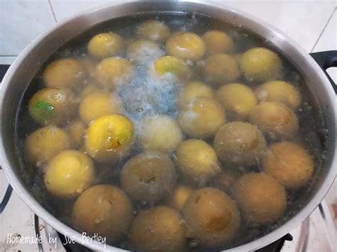 Perahan limau ini sempurna, membersihkan badan dari toksin, menyegarkan dan nada pada waktu pagi tidak lebih buruk daripada kopi. Resepi Acar Limau Kasturi Sarawak