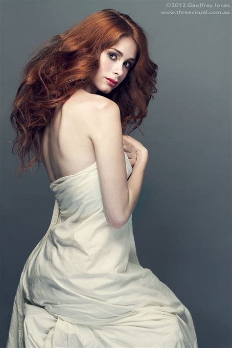 Wish My Hair Was Just A Touch Darker Red Like This Looks Poses Look