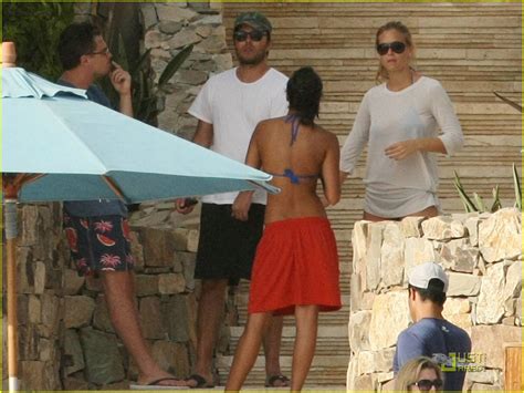 Leonardo Dicaprio And Bar Refaeli Cabo Couple Photo 1628761 Bar Refaeli Bikini Kevin Dillon