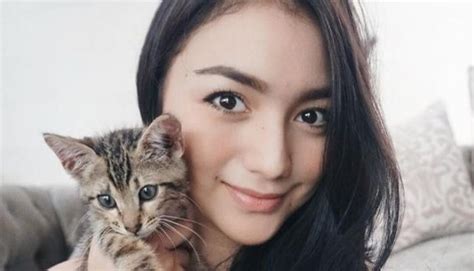7 Karakter yang Membedakan Pecinta Anjing vs Kucing. Kira-Kira, Kamu