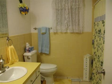 Yellow bathroom decor tile bathroom bathroom decor small bathroom retro bathrooms yellow bathrooms cheap bathroom makeover bathroom design yellow bathroom tiles. 1973 Retro Yellow bathroom | Yellow shower curtains ...