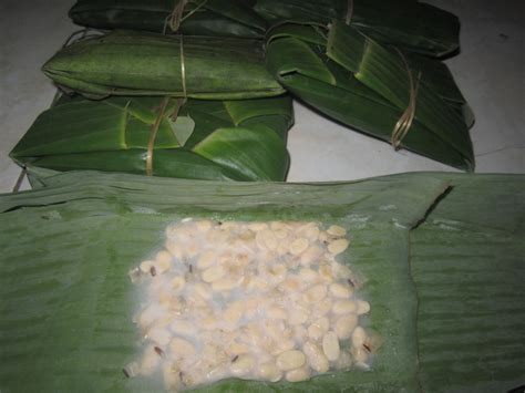 Kecika aku kecil, biasanya aku dibawa nenek ke dalam kain sarungnya, kemudian kami ditindih dalam satu selimut tebal, agar aku hangat. KISAH DOA WANITA PENJUAL TEMPE | Pondok Tadabbur