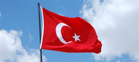 Die flagge ist aus dem täglichen leben kaum wegzudenken. Türkische Flagge: (Ihre Geschichte & Bedeutung für patriotische Türken)