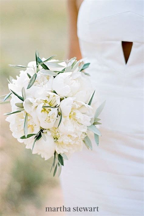22 Petite Wedding Bouquets That Make A Big Statement In 2020 Wedding