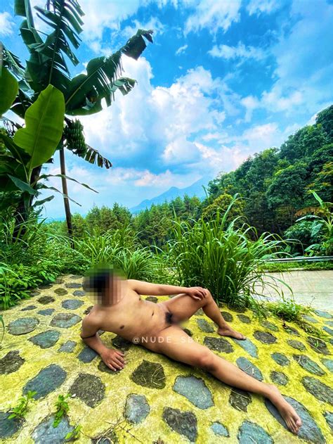 𝕭𝖚𝖌𝖎𝖑𝖎𝖓 𝖆𝖏𝖆 on Twitter RT nude sby Sekali kali tertutup boleh juga