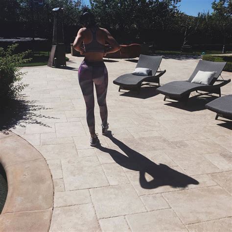 Kylie Jenner Shows Off Booty In Sexy Skintight Spandex See The Pic