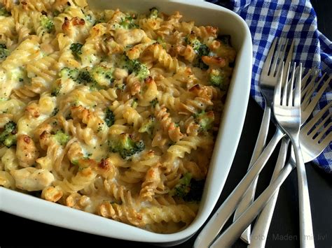 Super lækker pasta i fad med kylling broccoli og mornaysauce Vend