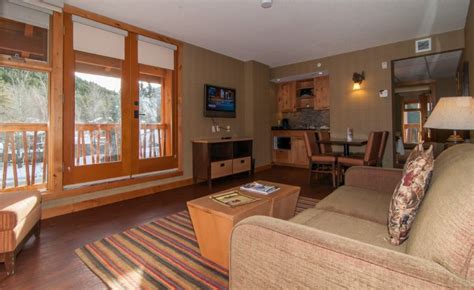 Stunning Suite With Mountain View Balcony Grotto Style Hot Pool