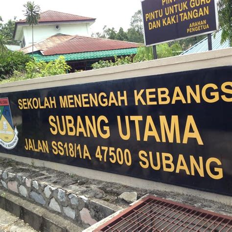 Spočiatku existovali iba štyri budovy, čo boli dva bloky pozostávajúce z učební, jedálne a dielne. Sekolah Menengah Kebangsaan Subang Utama (SMKSU) - Jalan ...