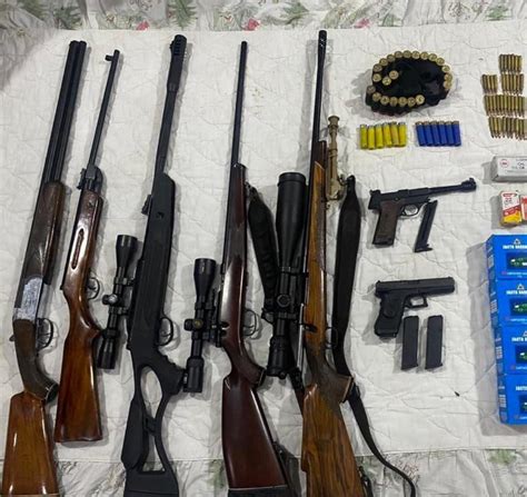 Detenidos Con Dinero Y Armas De Grueso Calibre Centro