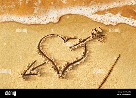 Herz Mit Pfeil Als Zeichen Der Liebe Direkt Am Strand Mit Etwas