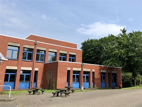 Christine wippermann, stellvertretende leiterin der gesamtschule, berichtete im ausschuss über das ausmaß des problems, das zuletzt erst im november 2018 thema in der bezirksvertretung wanne war. Gesamtschule Wanne-Eickel: 40 Jahre GE-WE: Eine Schule für ...
