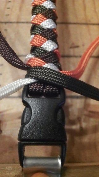 The number of 550 cord fastened before paracord indicates the breaking intensity of approximate lbs. How to Tie a 4 Strand Paracord Braid With a Core and Buckle. | Paracord braids, Paracord ...