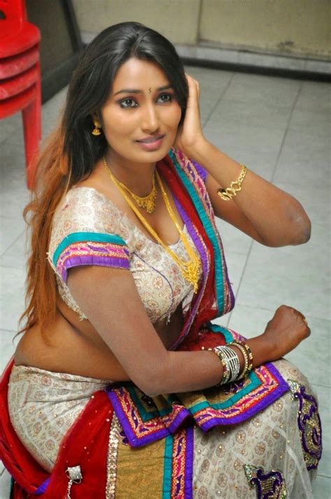 Cap Actress Swathi Naidu Hot Navel Show Images