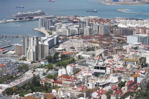 Suelo británico reclamado por españa, gibraltar es una pequeña porción de tierra estratégicamente situada en la península ibérica, de forma que su posesión permite controlar. Brexit fallout - now Spain says it's close to taking back Gibraltar