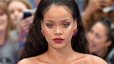 Rihanna Announces The Launch Date For Her Fenty Beauty Line Buro