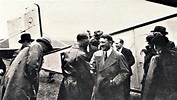 Bislang unveröffentlichtes Bild: Am 6. April 1932 landet Adolf Hitler ...