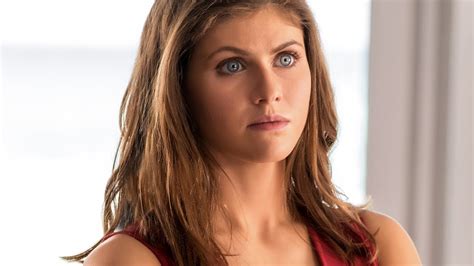 Why Summer Quinn From Baywatch Looks So Familiar Youtube