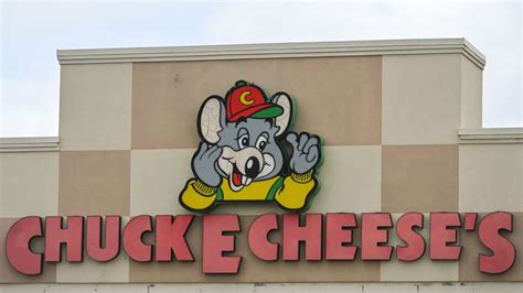 Large Fight At Chuck E Cheese Leaves 2 Adults Charged