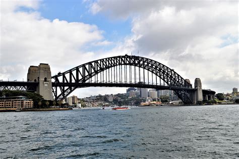 Australia: Sydney Harbor Bridge