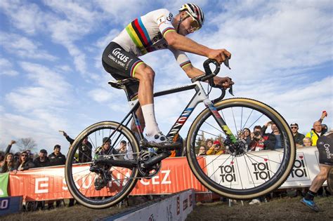 Dutchman mathieu van der poel led the mountain biking race in the opening stages before crashing out in dramatic fashion. Coupe du Monde : Mathieu Van der Poel absent de la ...