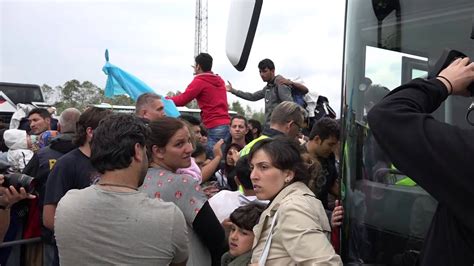 Thousands Of Refugees Arrive At Hungarian Austrian Border 06 Youtube