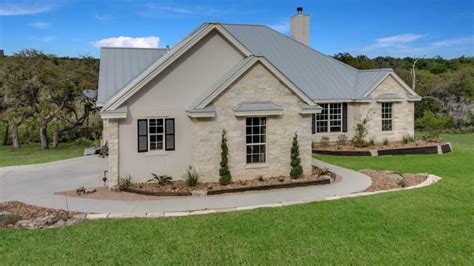 Landscapers often append edging around flower gardens, the house foundation, and sometimes sidewalks and driveways. How Much Does Landscaping Cost? | Angie's List